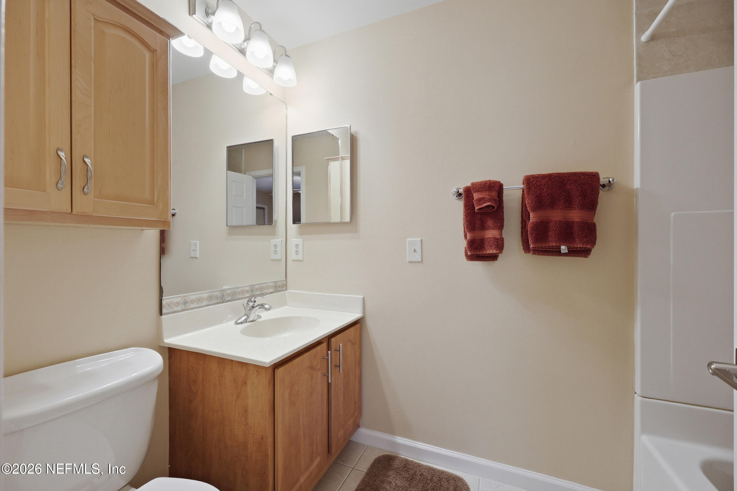 8715 Belle Rive Boulevard, Unit 1607 Jacksonville, FL 32256 - Photo 14 of 33 Guest Bath