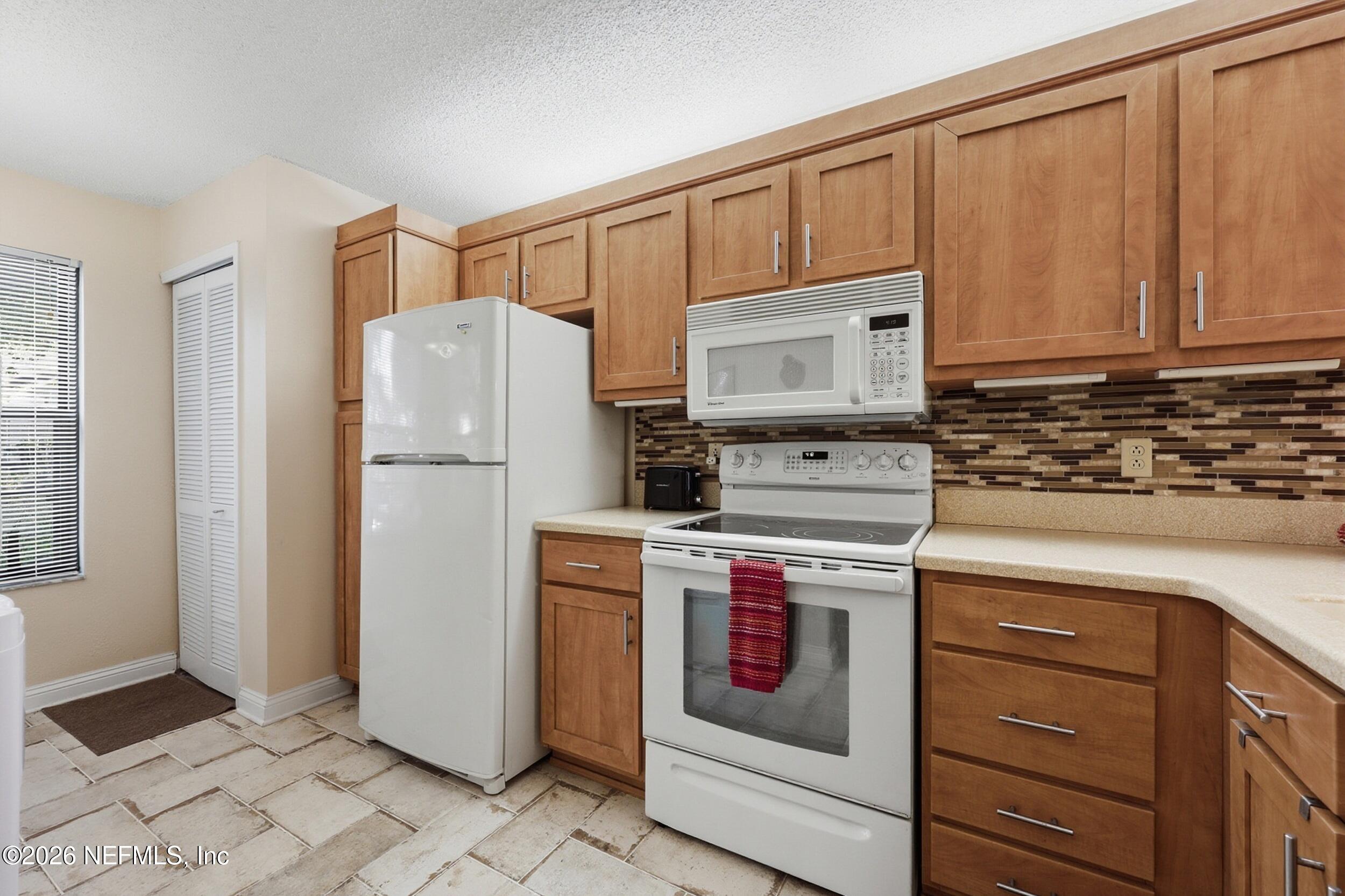 8715 Belle Rive Boulevard, Unit 1607 Jacksonville, FL 32256 - Photo 4 of 33 Kitchen