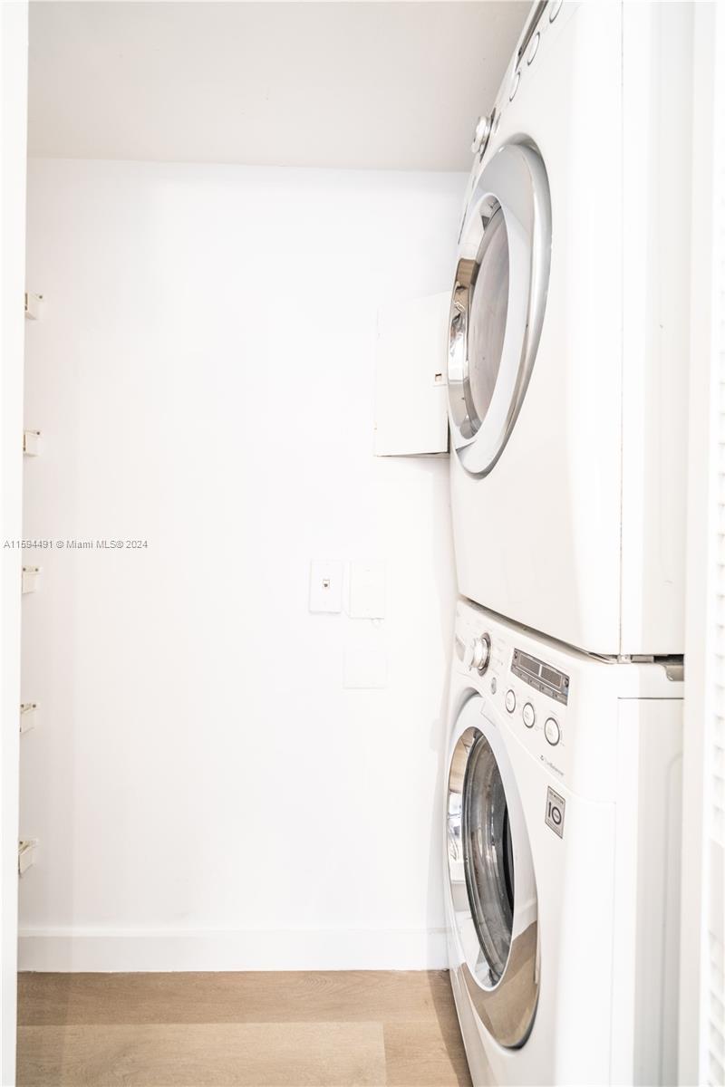 90 Alton Road, Unit 2807 Miami Beach, FL 33139 - Photo 13 of 27 a utility room with dryer and washer