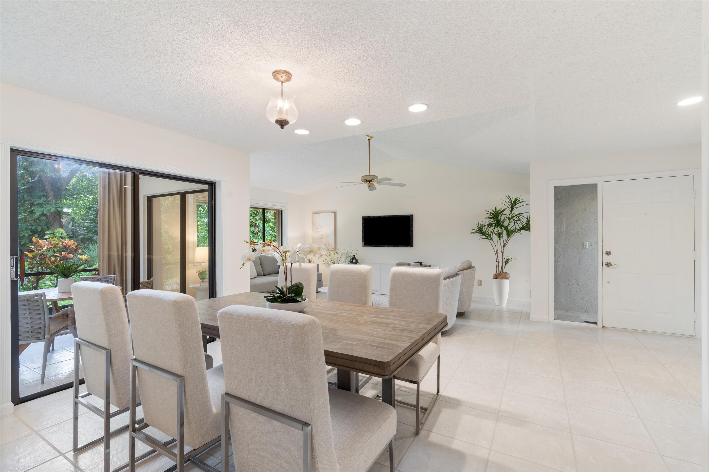 5620 Coach House Circle, Unit D Boca Raton, FL 33486 - Photo 8 of 27 Dining Area