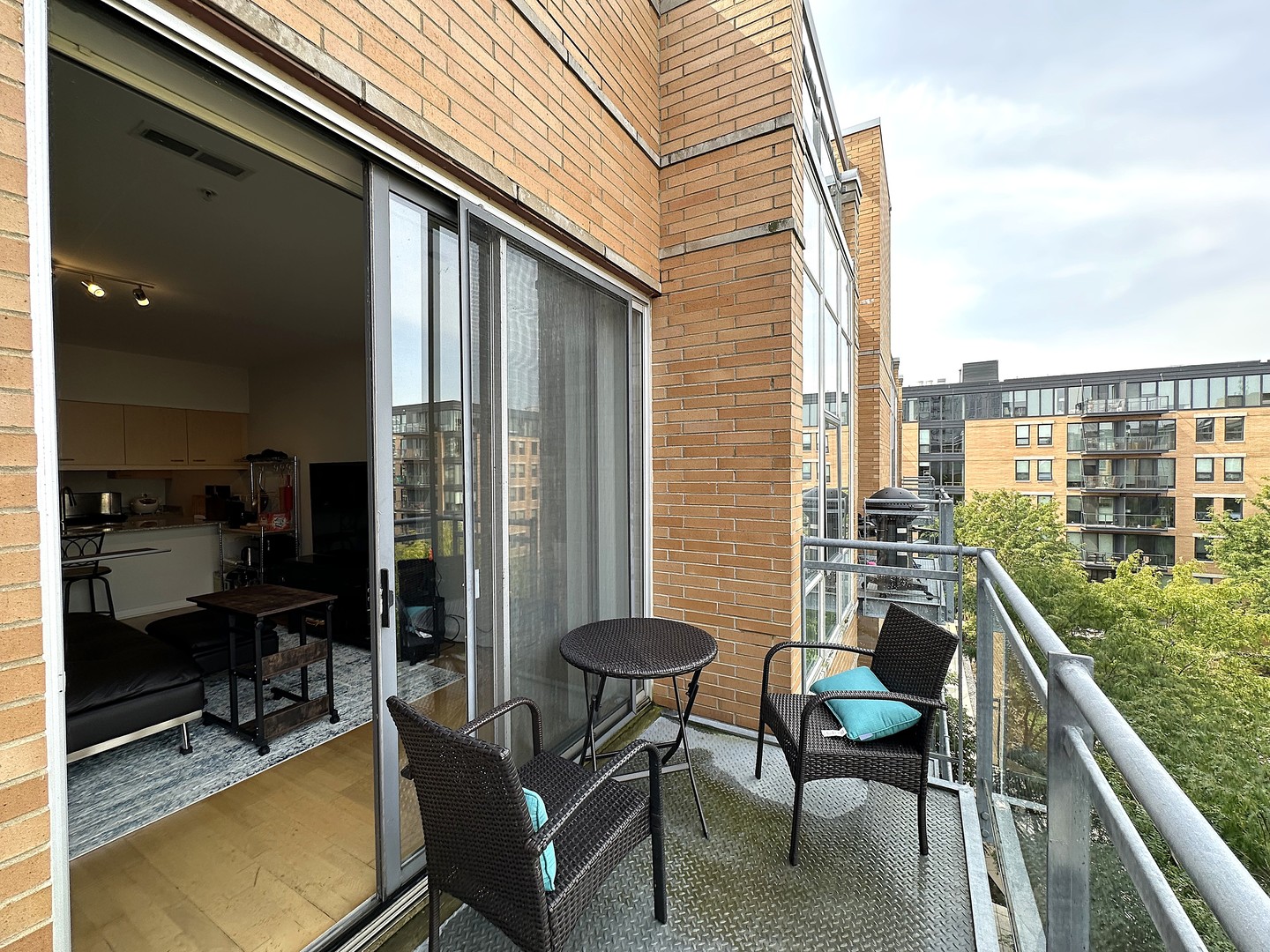1720 Oak Avenue, Unit 706 Evanston, IL 60201 - Photo 23 of 27 a balcony view with a seating space