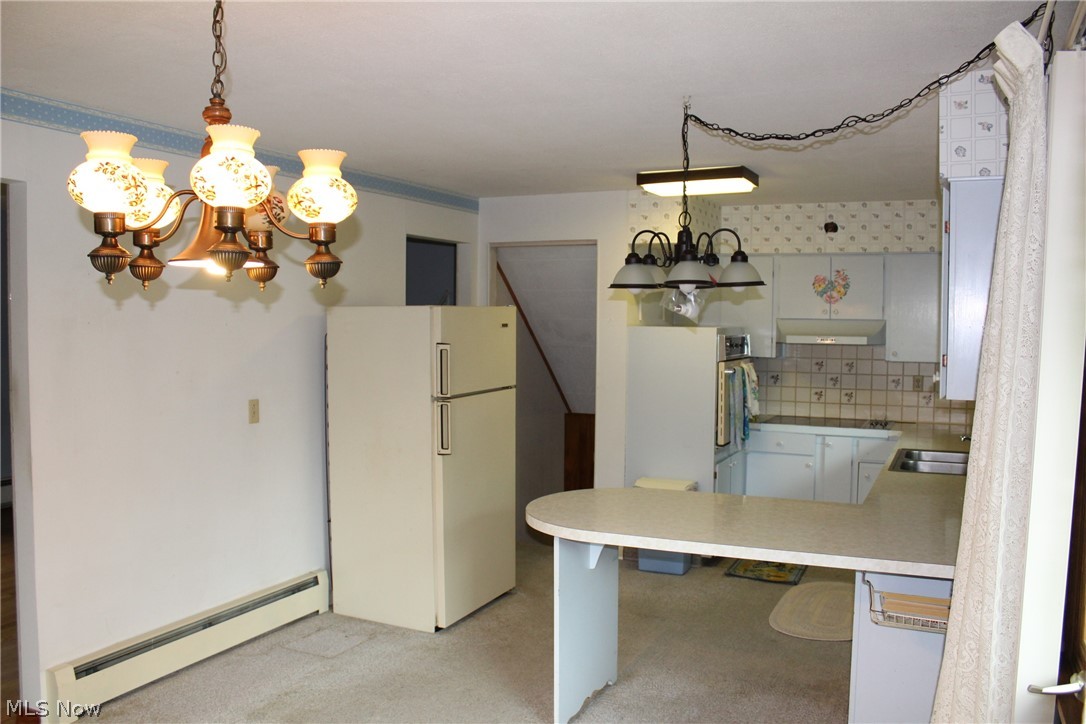 4490 Beach Road Medina, OH 44256 - Photo 19 of 35 Kitchen with breakfast bar.