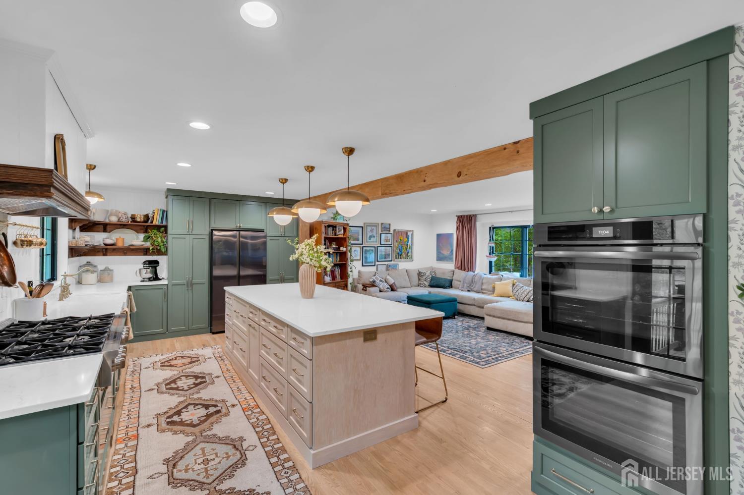 52 Eileen Way Edison, NJ 08837 - Photo 8 of 47