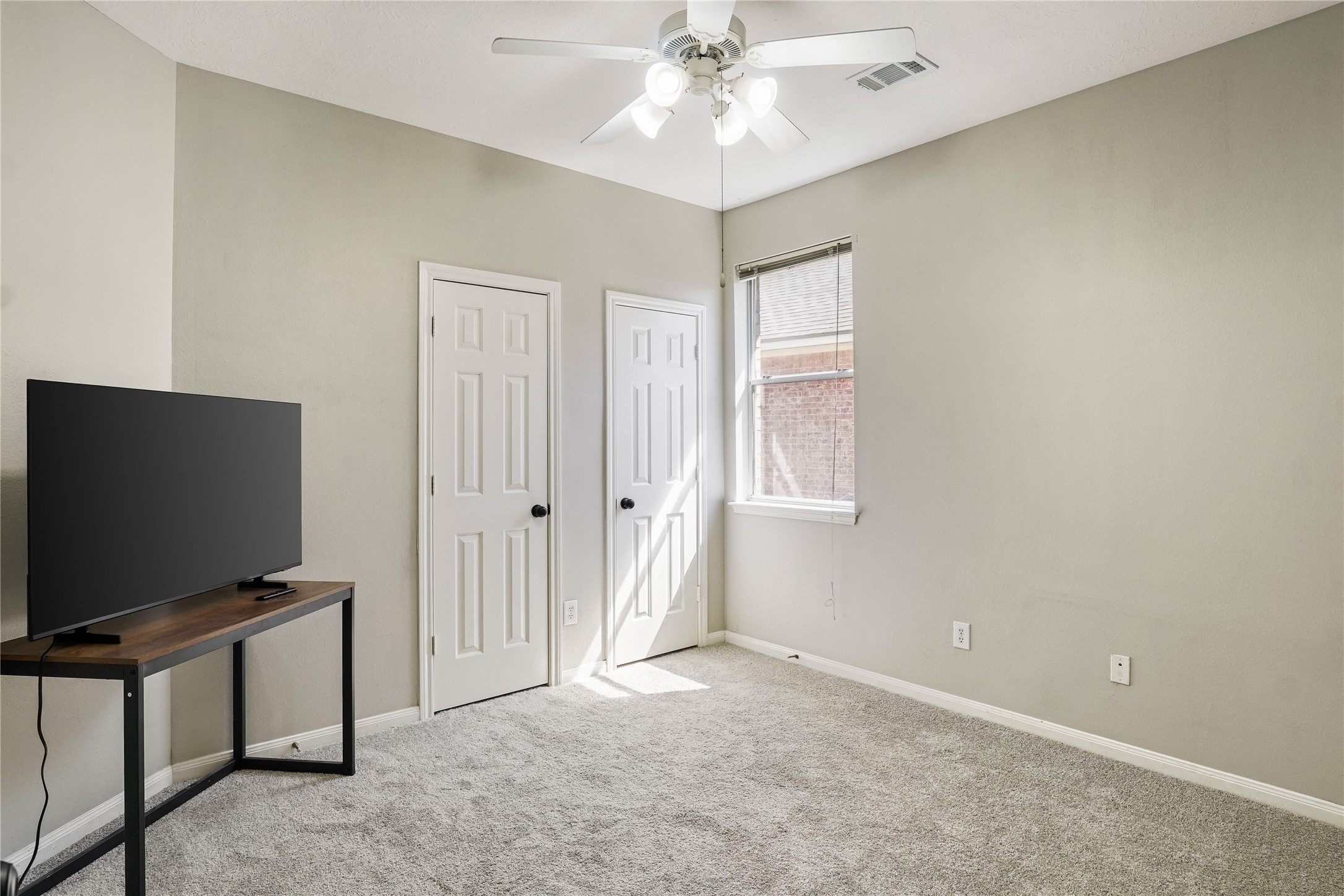 5710 Shady Hollow Court Rosharon, TX 77583 - Photo 20 of 25 an empty room with windows and flat screen tv