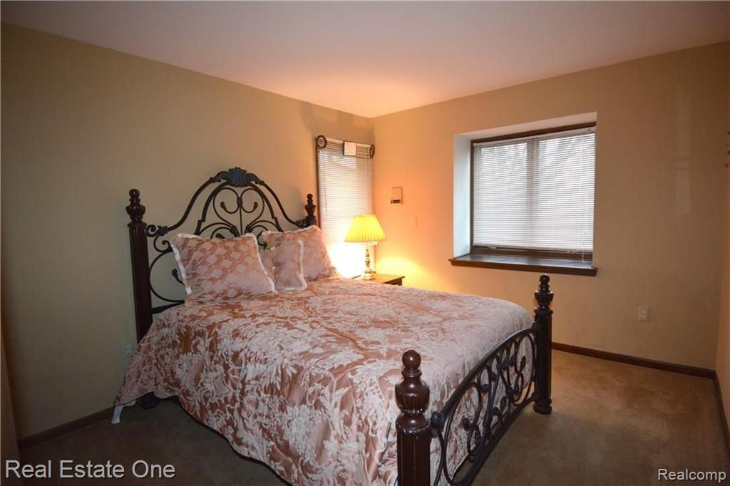 22032 Meridian Lane Novi, MI 48375 - Photo 18 of 33