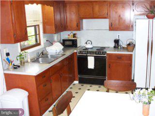 2431 Berkley Road Reading, PA 19605 - Photo 2 of 5
