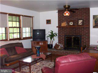 2431 Berkley Road Reading, PA 19605 - Photo 3 of 5