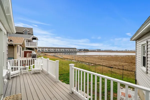 $795,000 | 543 Winnacunnet Road, Hampton, NH 03842