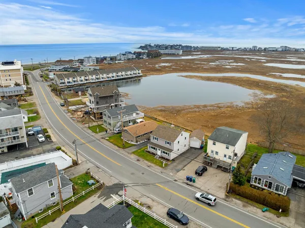 $795,000 | 543 Winnacunnet Road, Hampton, NH 03842