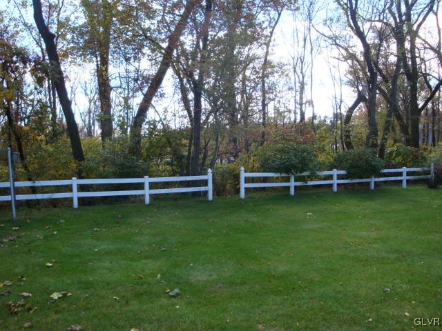 5244 Ridgeway Drive Zionsville, PA 18092 - Photo 8 of 26 Gallery Image 8