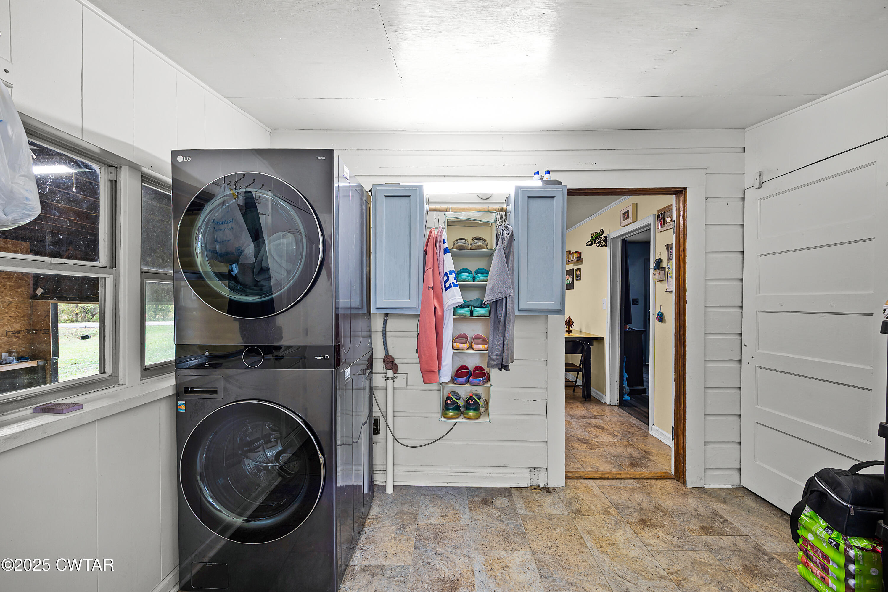 208 Germantown Road Milan, TN 38358 - Photo 11 of 16 a view of living room washer and dryer