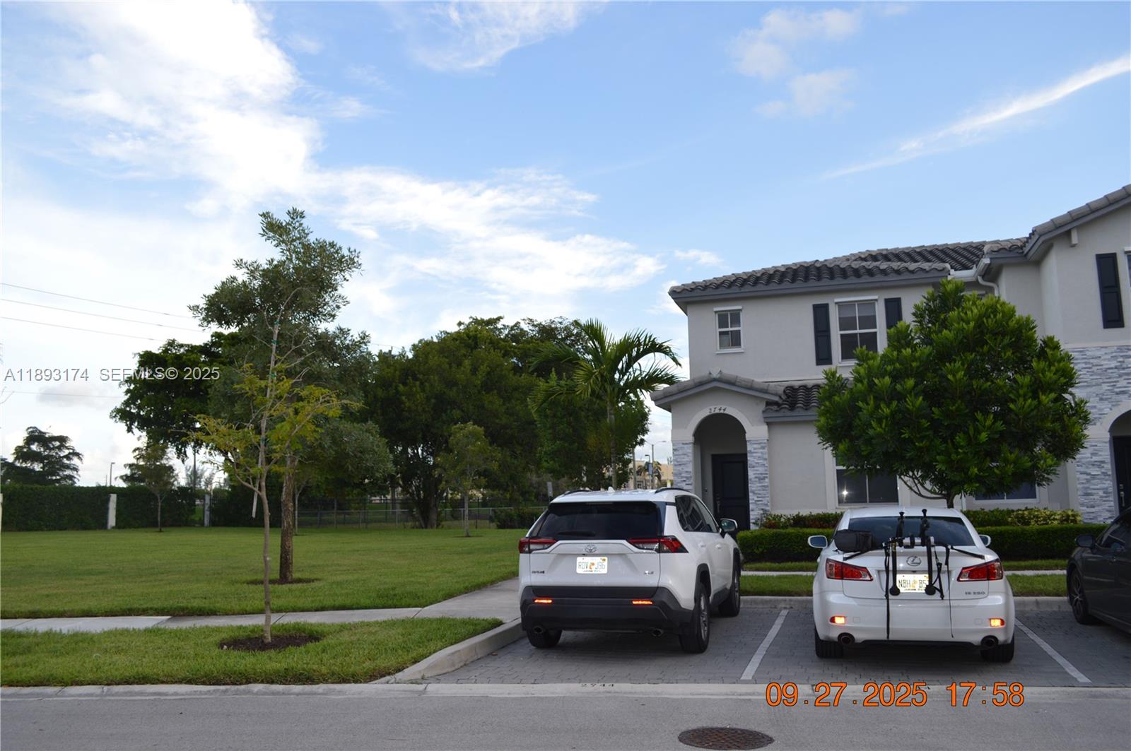 2744 Southeast 19th Street Homestead, FL 33035 - Photo 3 of 29