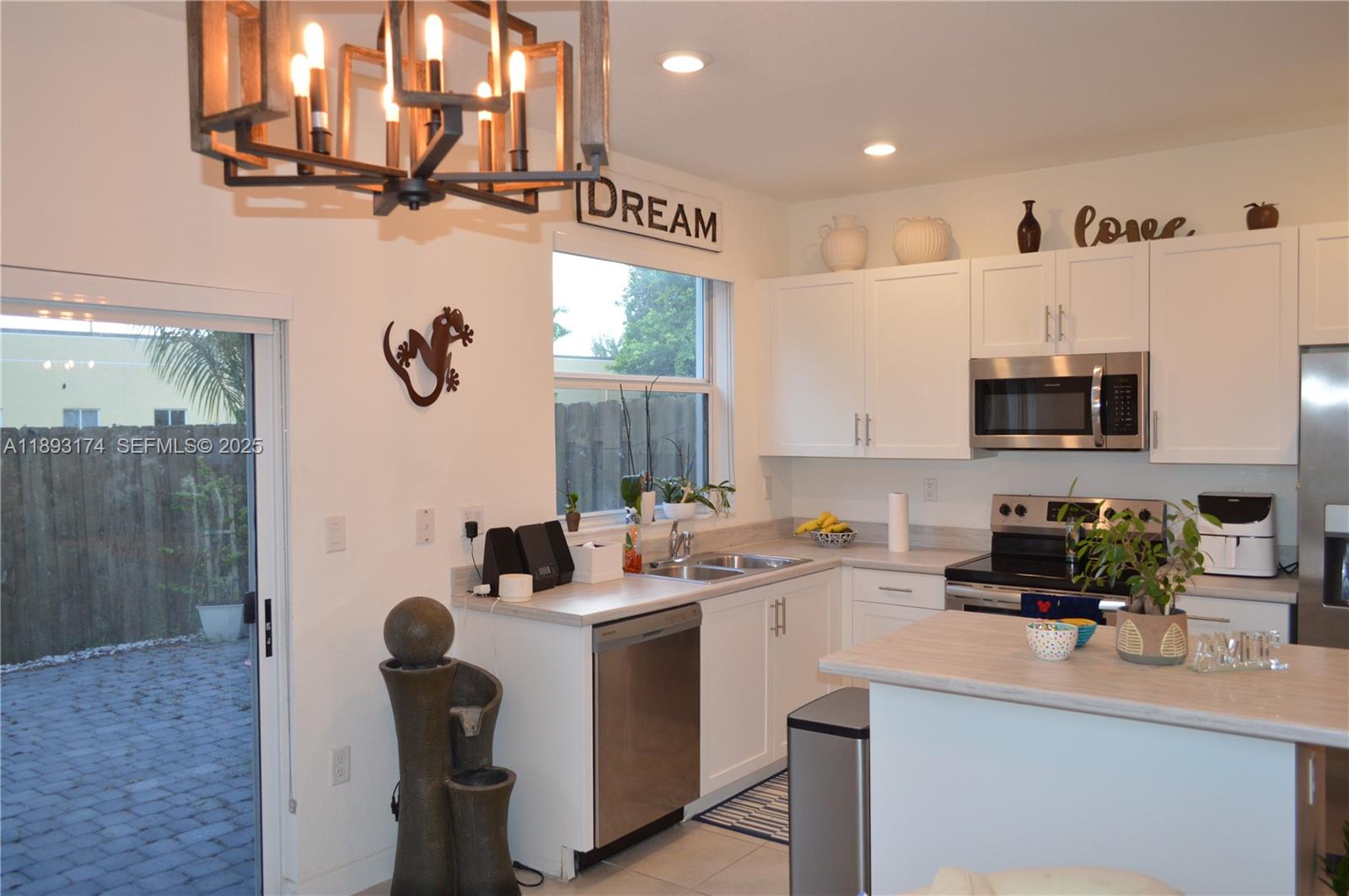 2744 Southeast 19th Street Homestead, FL 33035 - Photo 8 of 29