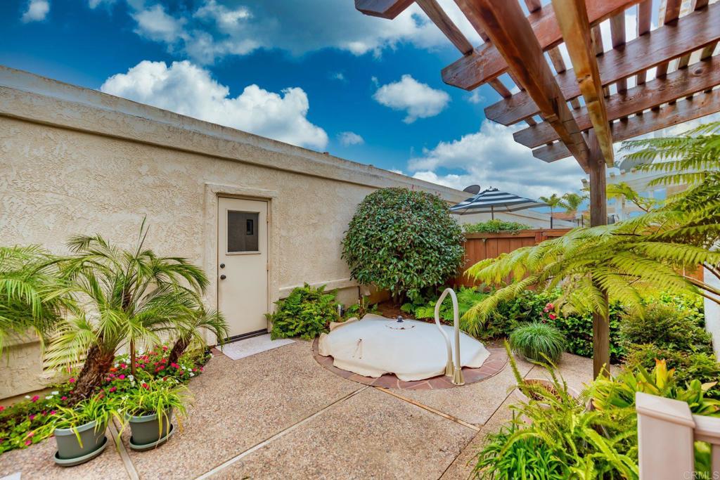 6882 Batiquitos Drive Carlsbad, CA 92011 - Photo 26 of 47 a view of a backyard with plants