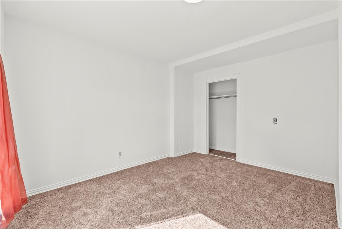 1002 Orange Street La Marque, TX 77568 - Photo 20 of 31 a view of an empty room and entryway