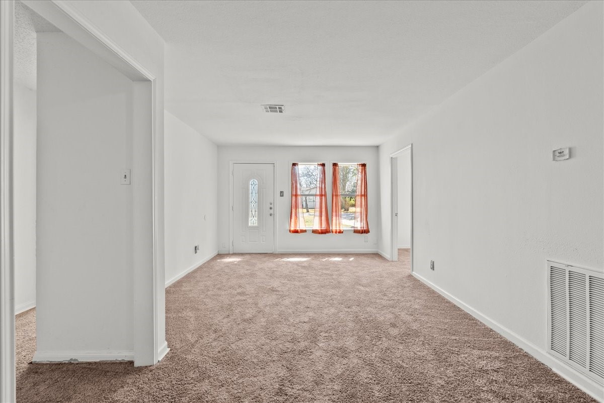 1002 Orange Street La Marque, TX 77568 - Photo 28 of 31 an empty room with windows