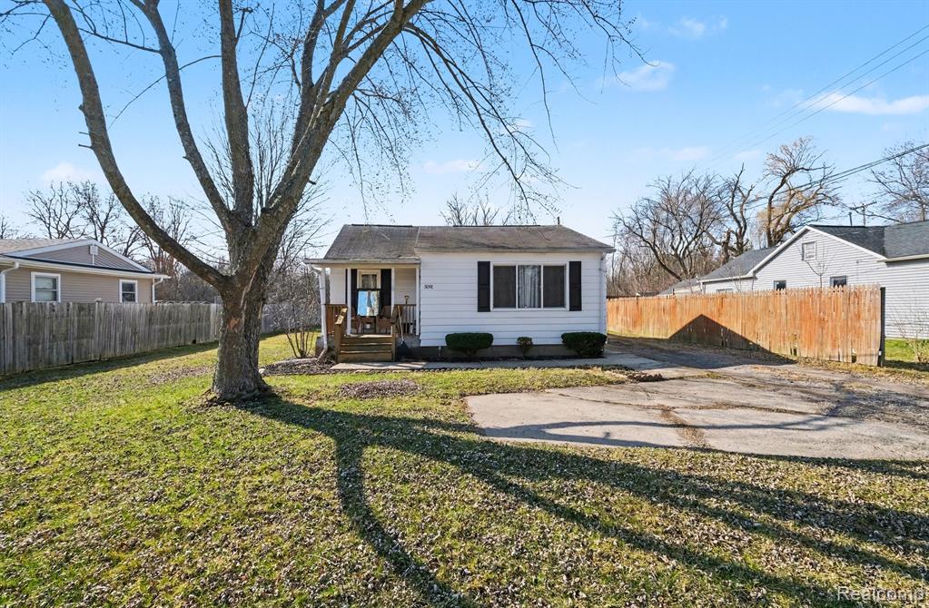 5091 West Carpenter Road Flint, MI 48504 - Photo 3 of 22