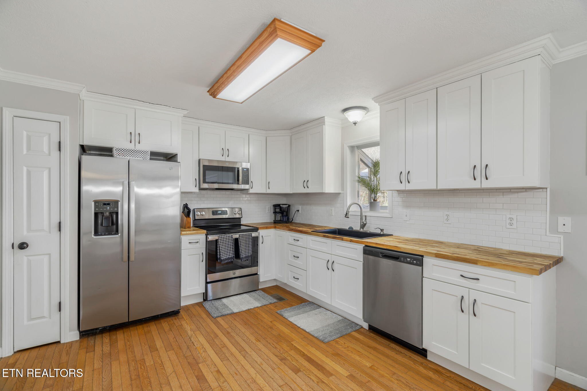 172 Edgewood Drive Powell, TN 37849 - Photo 11 of 29 a kitchen with stainless steel appliances granite countertop a refrigerator and a stove top oven