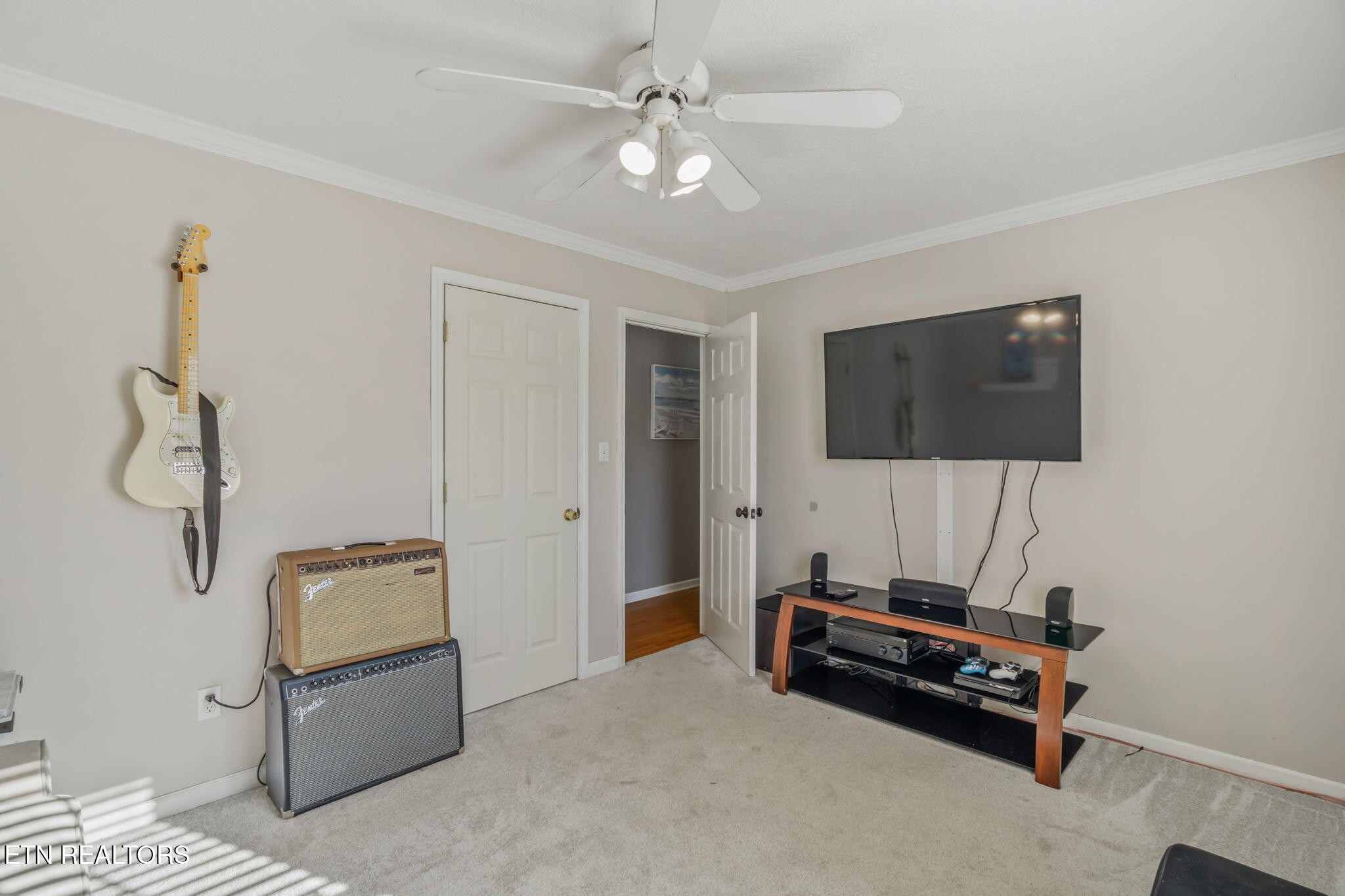 172 Edgewood Drive Powell, TN 37849 - Photo 22 of 29 a room with furniture and a flat screen tv