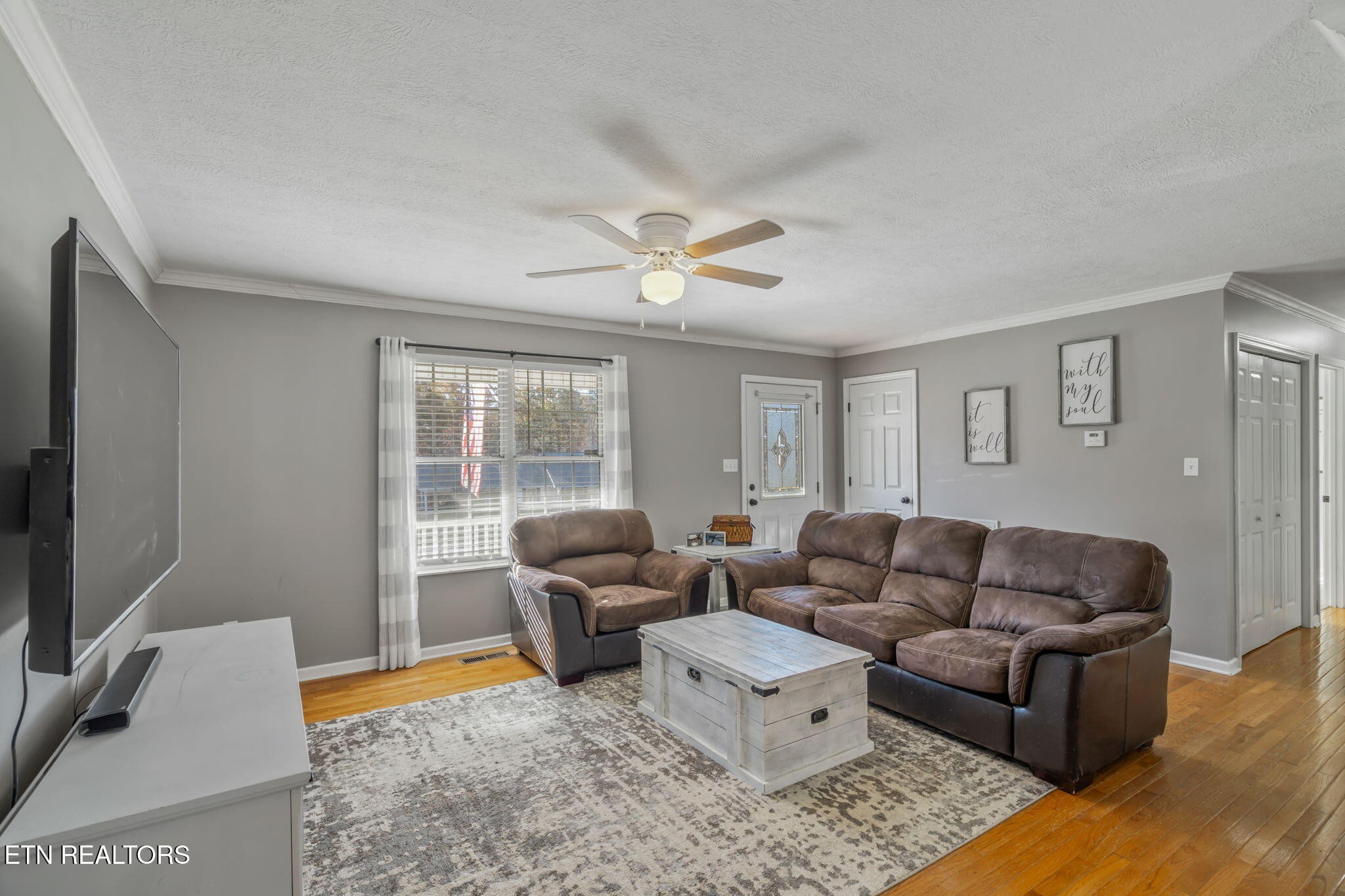 172 Edgewood Drive Powell, TN 37849 - Photo 7 of 29 a living room with furniture and a flat screen tv