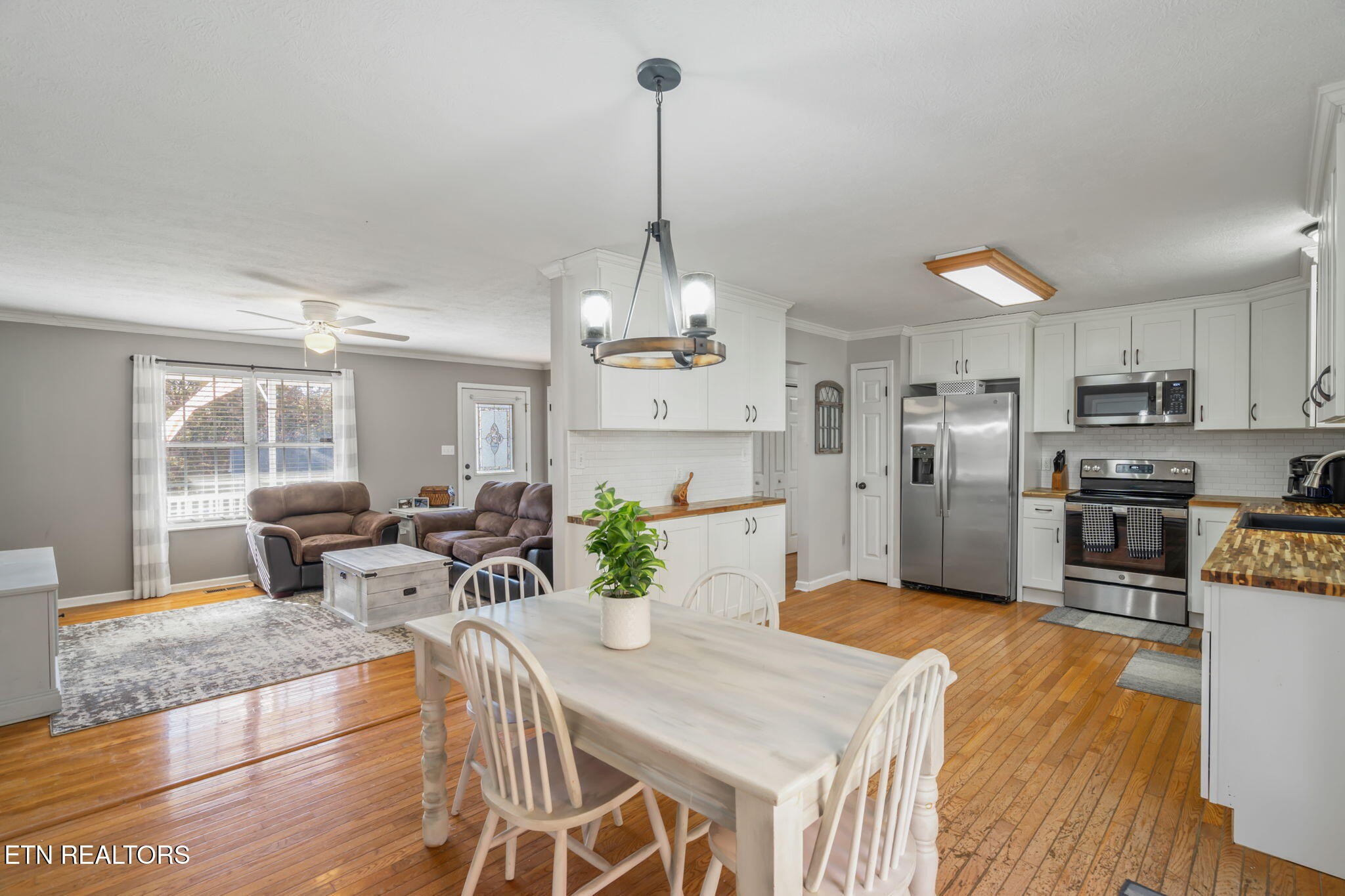 172 Edgewood Drive Powell, TN 37849 - Photo 10 of 29 a view of a kitchen and dining room