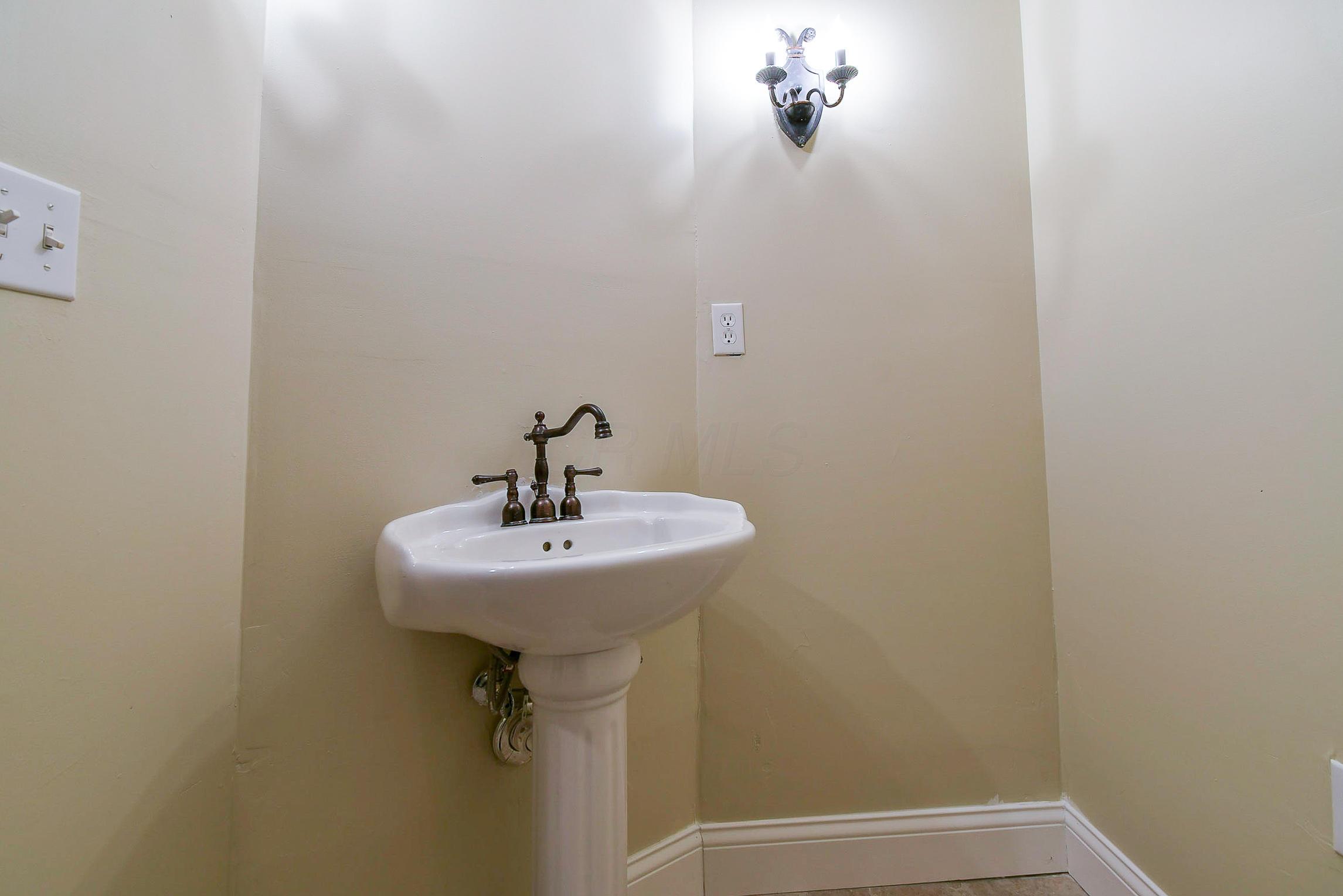 4392 Dublin Road Columbus, OH 43221 - Photo 49 of 54 Gallery Image 49