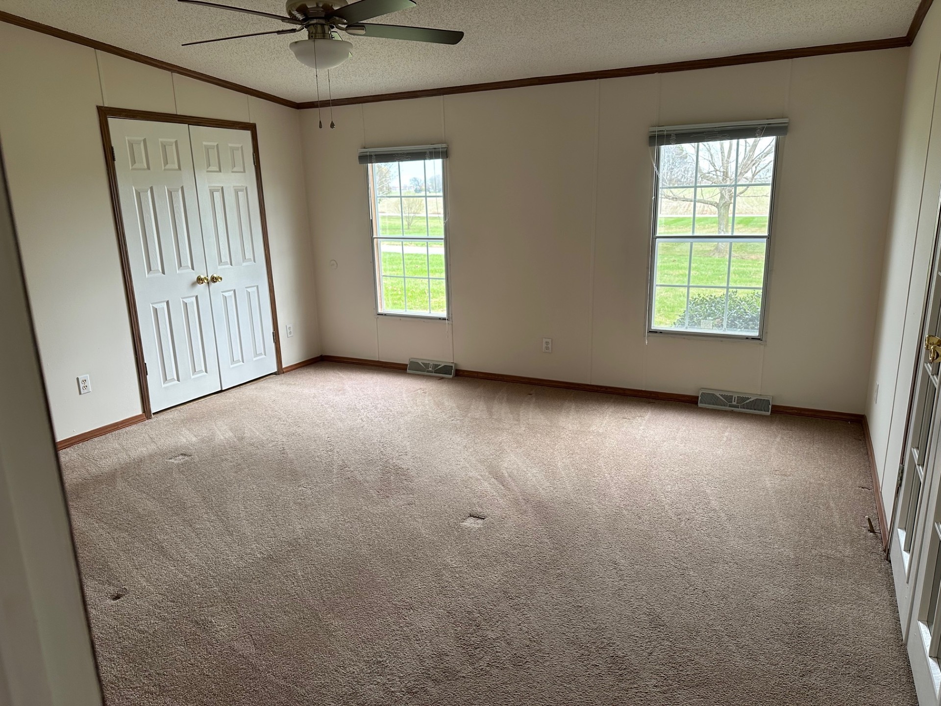 6448 Payne Road Portland, TN 37148 - Photo 14 of 28 an empty room with windows and fan view