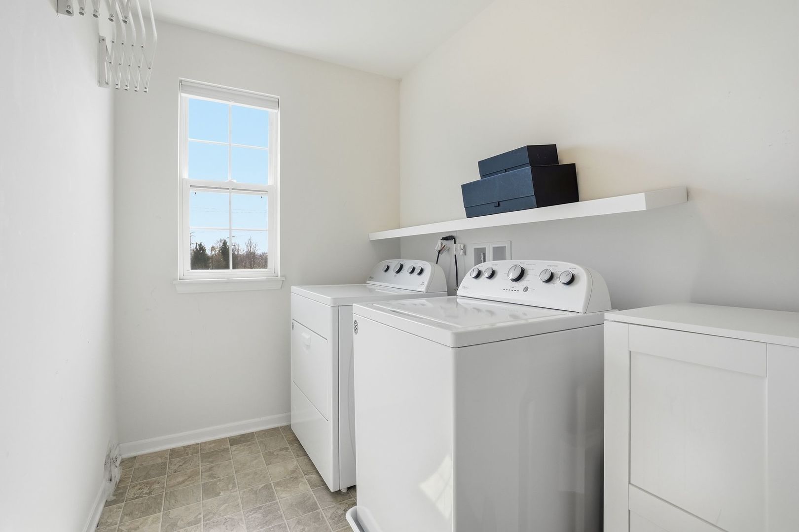 2925 Madison Drive Naperville, IL 60564 - Photo 14 of 37 a utility room with dryer and washer