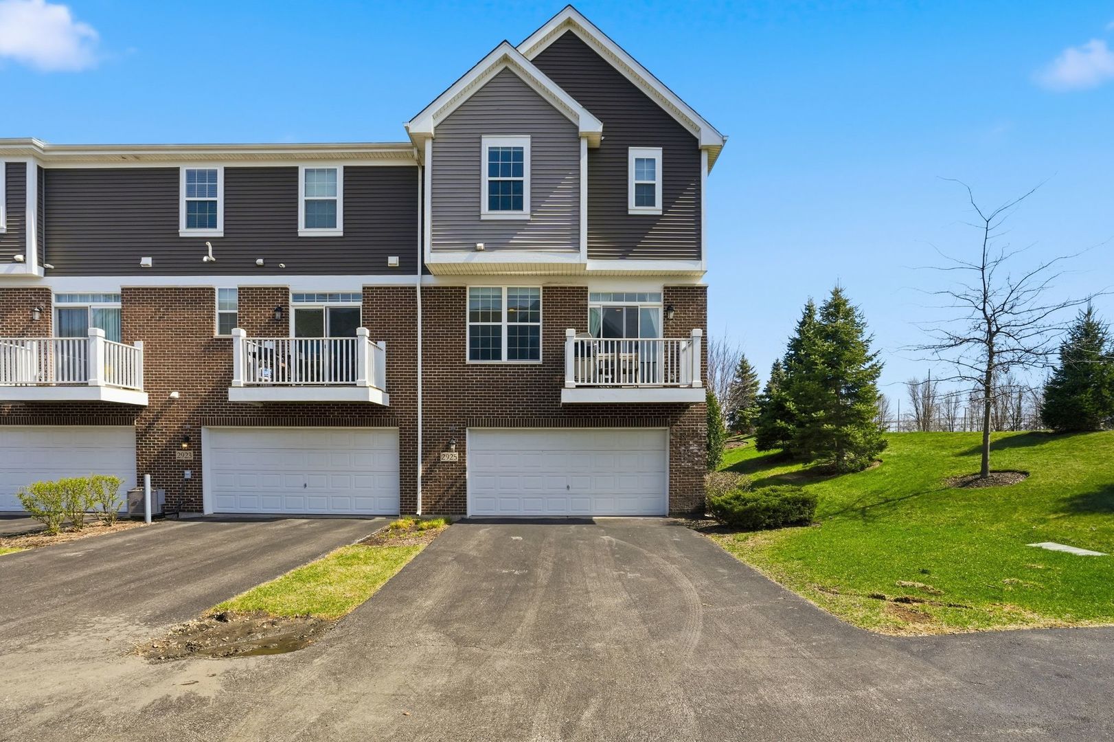 2925 Madison Drive Naperville, IL 60564 - Photo 2 of 37 a front view of a house with a yard and garage