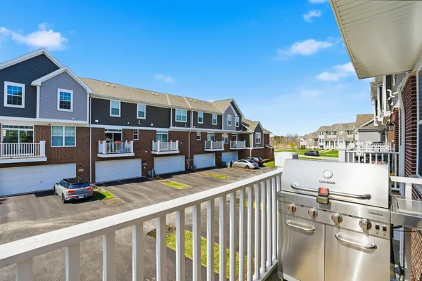 $447,500 | 2925 Madison Drive, Naperville, IL 60564