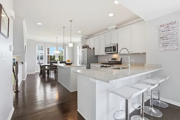 $447,500 | 2925 Madison Drive, Naperville, IL 60564