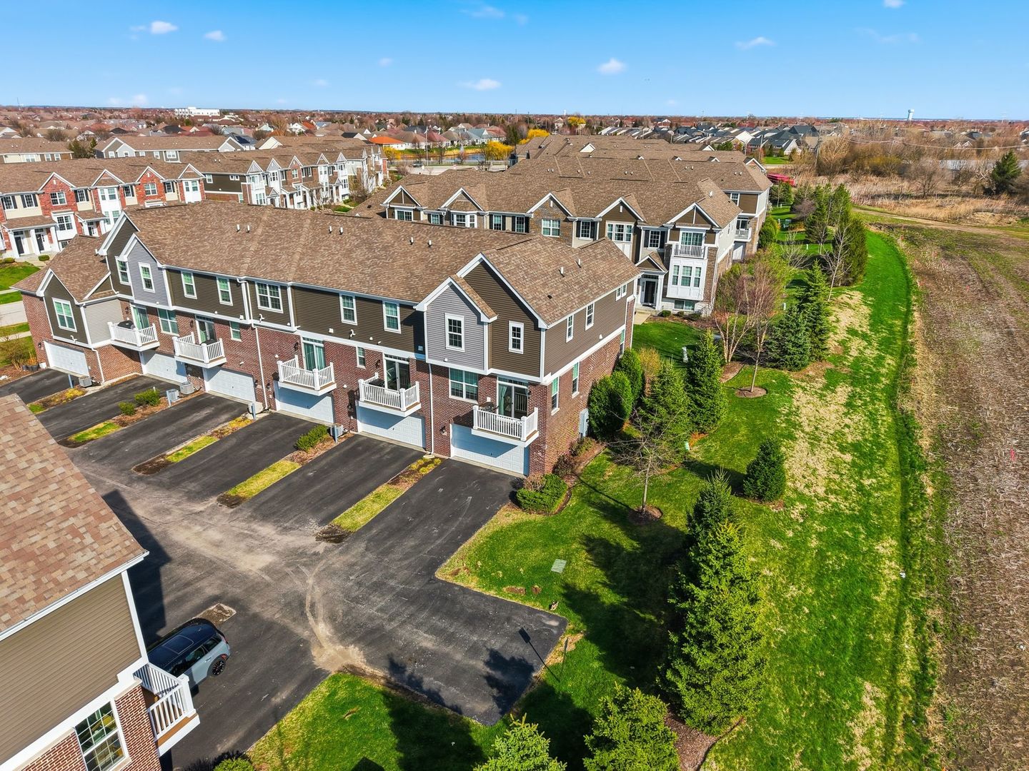 2925 Madison Drive Naperville, IL 60564 - Photo 32 of 37 an aerial view of a house with a garden
