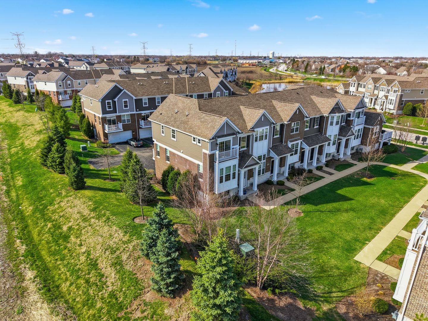 2925 Madison Drive Naperville, IL 60564 - Photo 33 of 37 an aerial view of residential houses with outdoor space and river