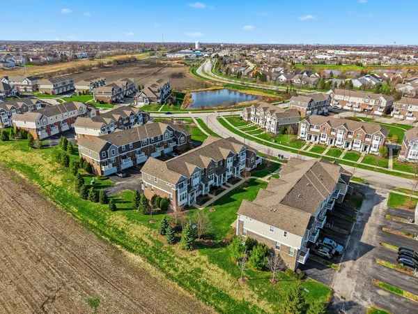 $447,500 | 2925 Madison Drive, Naperville, IL 60564