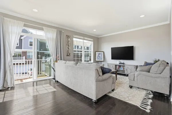 $447,500 | 2925 Madison Drive, Naperville, IL 60564