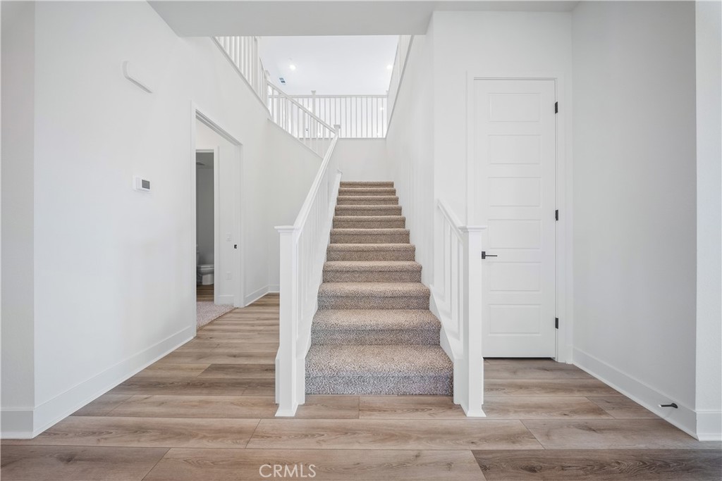 28632 Old Spgs Road Castaic, CA 91384 - Photo 35 of 70 a view of entryway and hall with wooden floor