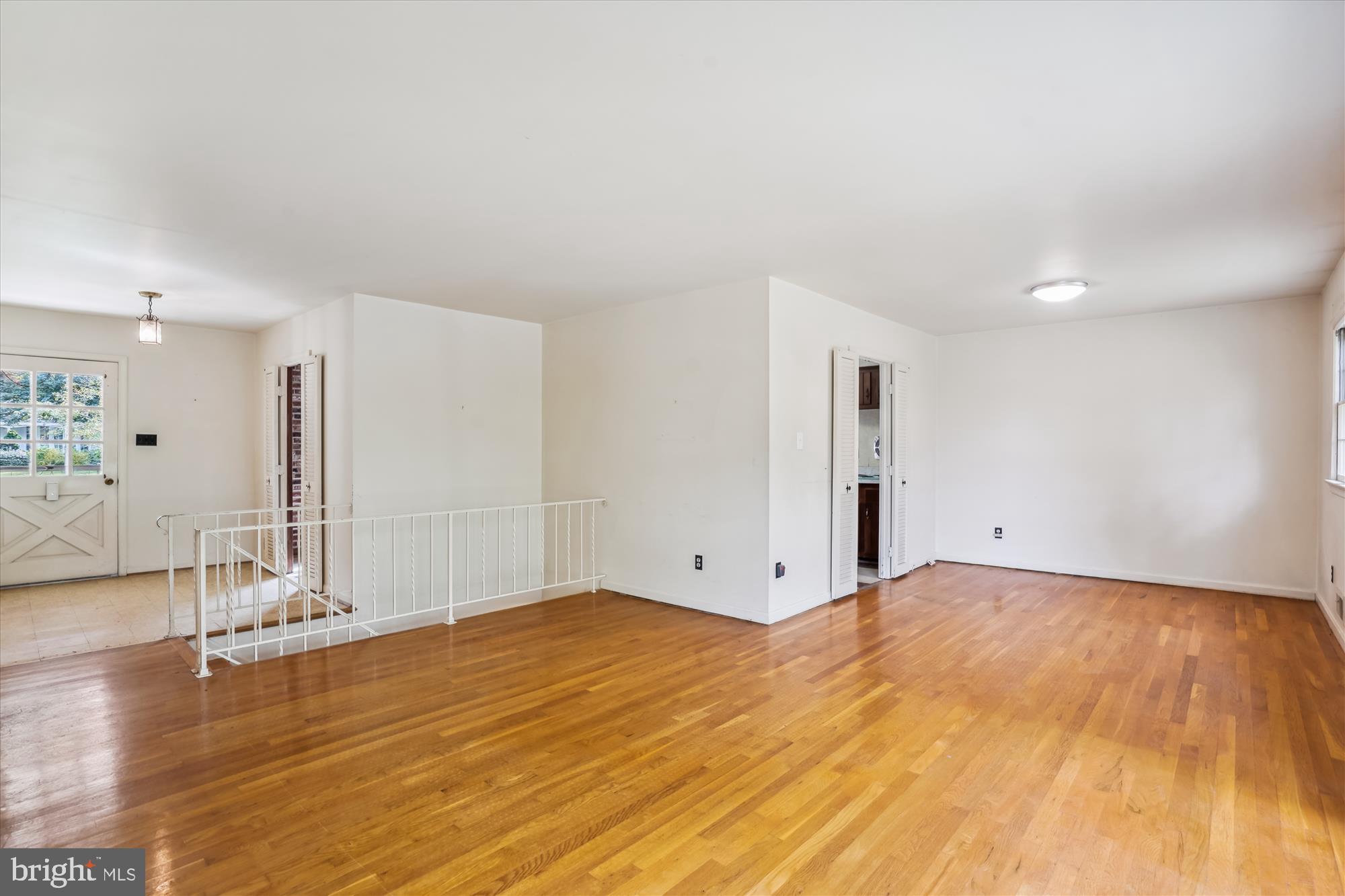 1391 Canterbury Way Potomac, MD 20854 - Photo 3 of 19 Living room to front door