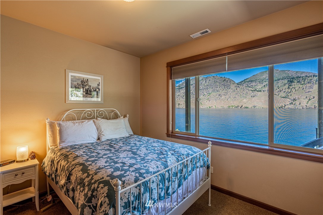 18575 South Lakeshore Road Chelan, WA 98816 - Photo 22 of 38 Gallery Image 22