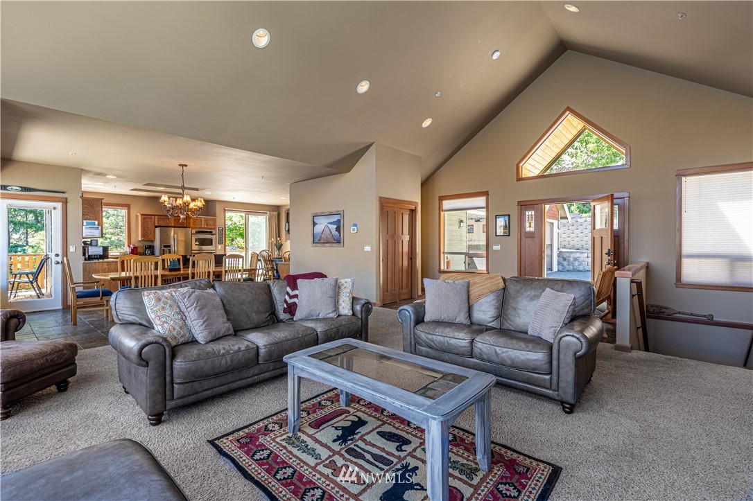 18575 South Lakeshore Road Chelan, WA 98816 - Photo 8 of 38 Gallery Image 8