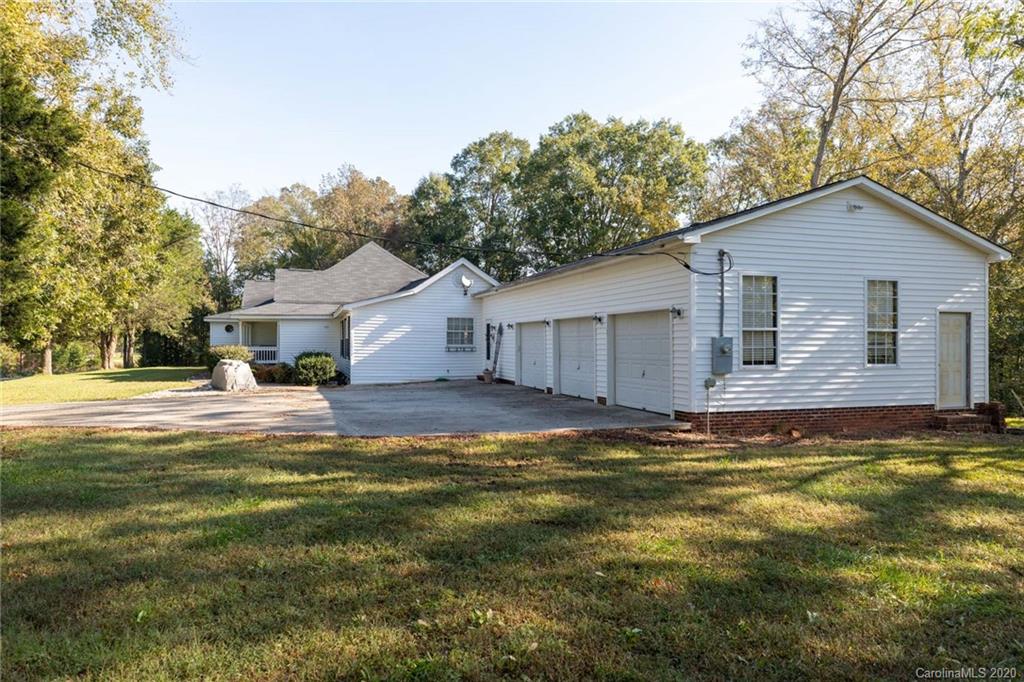 3995 Hoodtown Road Sharon, SC 29742 - Photo 5 of 41