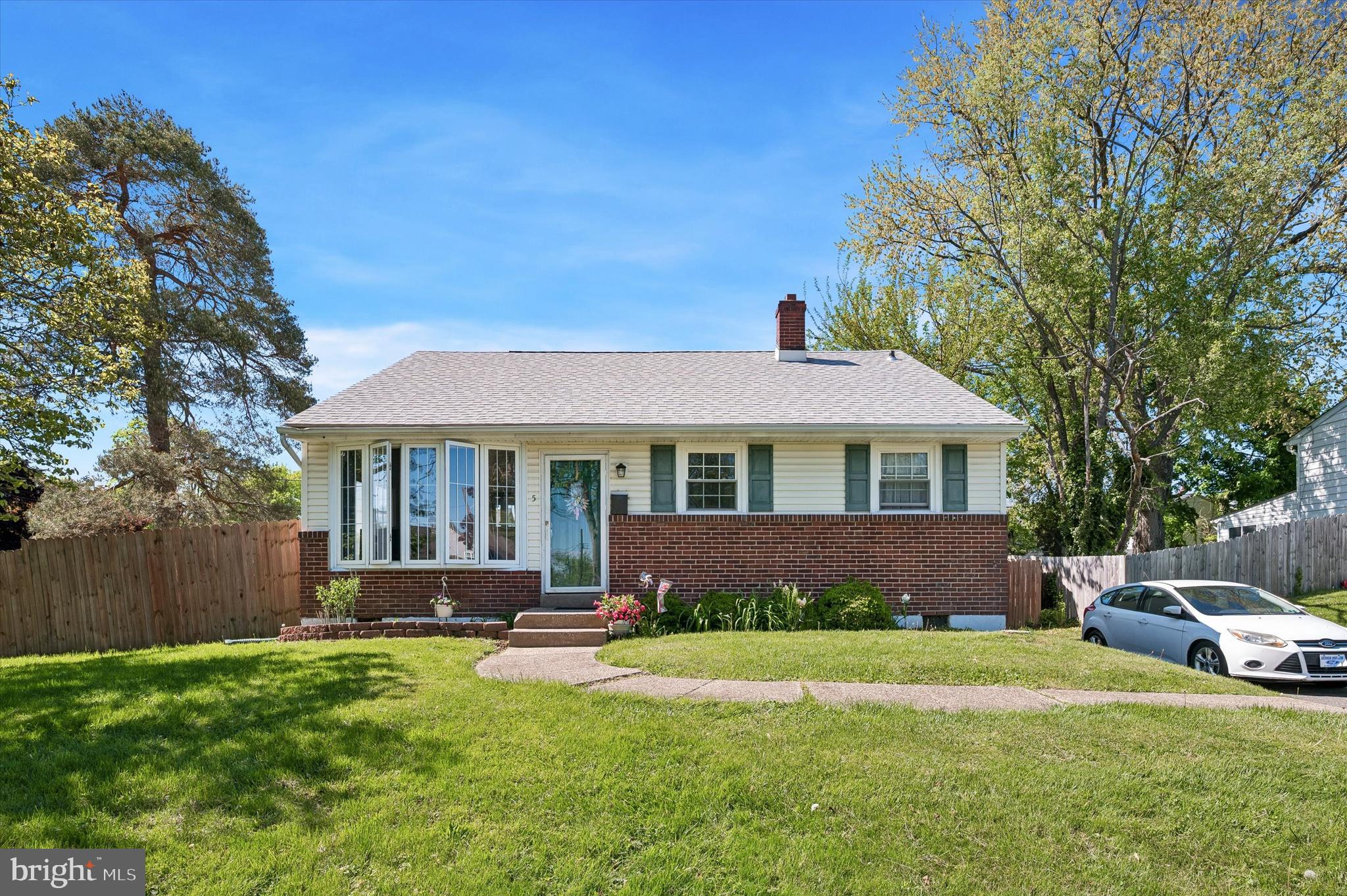 5 Stuart Drive Aston, PA 19014 - Photo 2 of 25