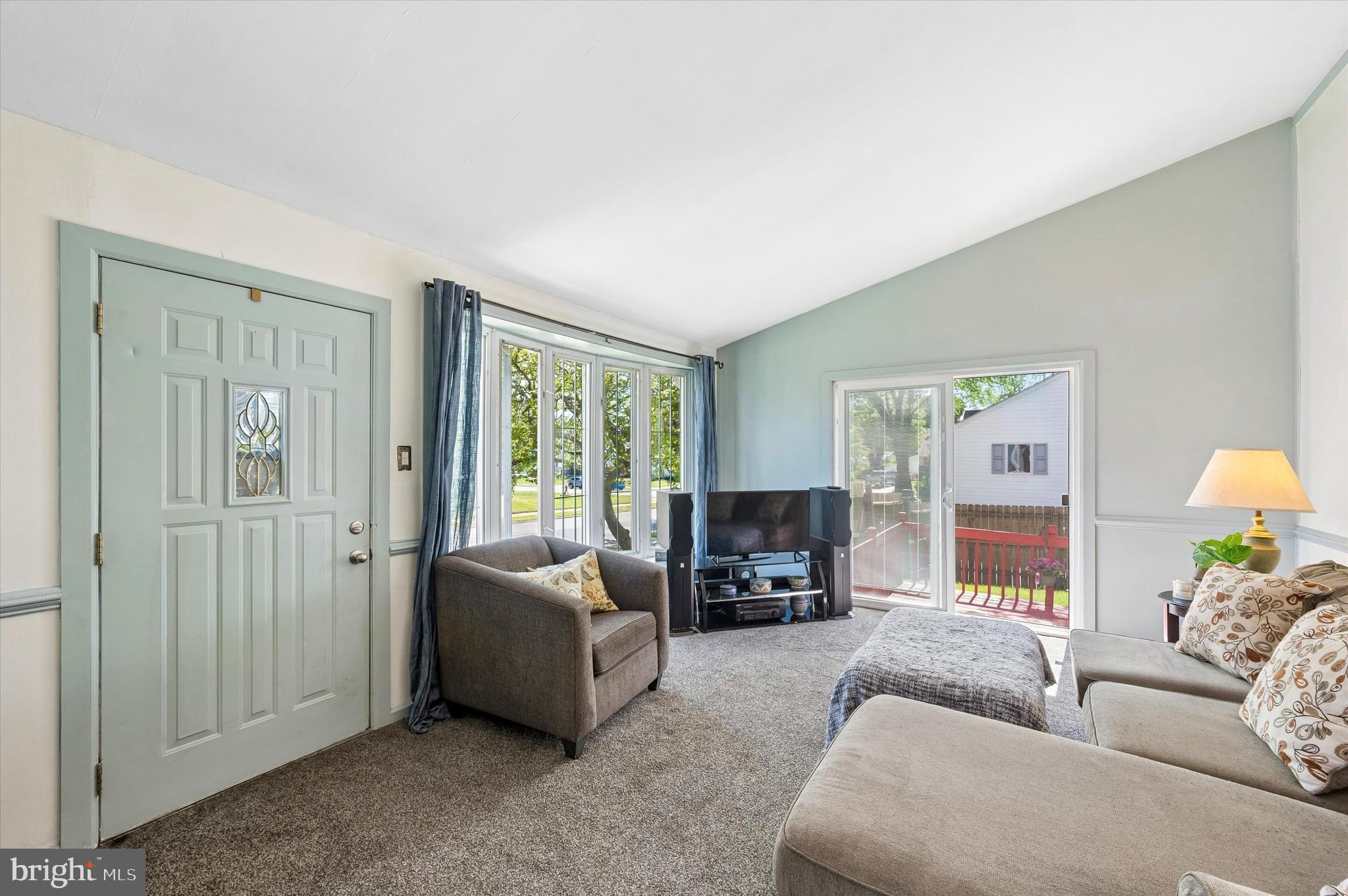 5 Stuart Drive Aston, PA 19014 - Photo 4 of 25