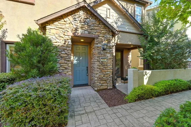 a view of a pathway with a house