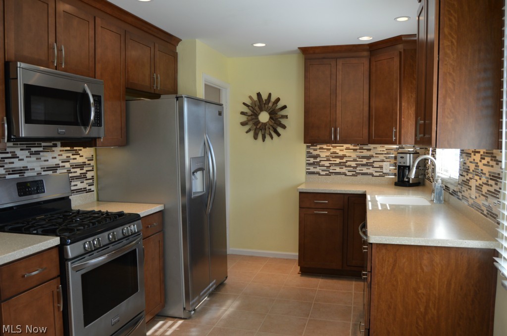 1175 Sagamore Road Cleveland, OH 44134 - Photo 9 of 22