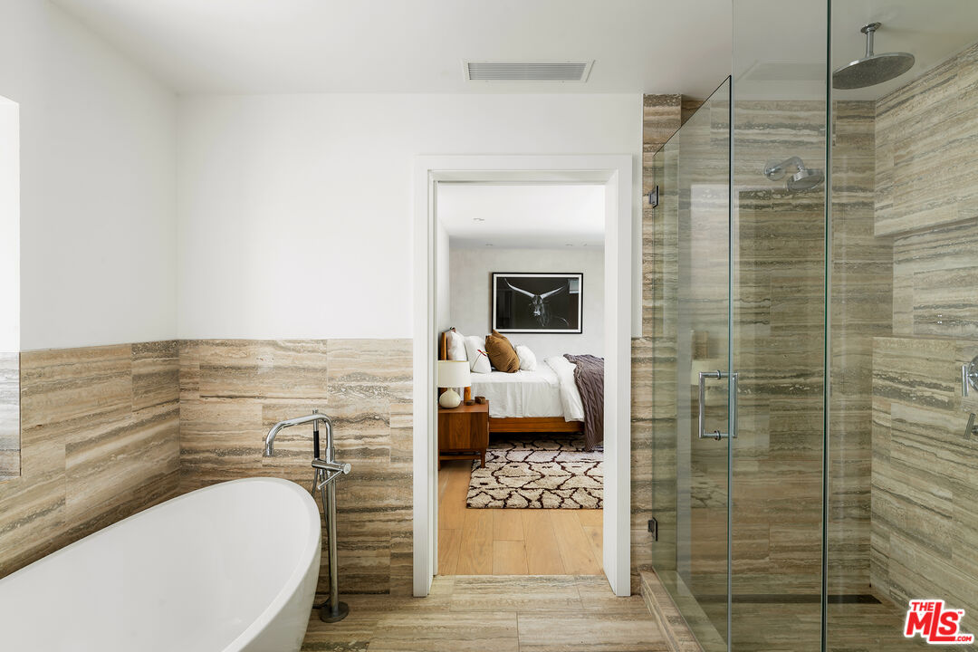 1600 North Kings Road Los Angeles, CA 90069 - Photo 24 of 37 a bathroom with a shower