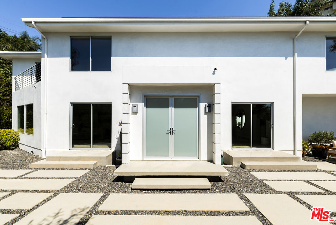 1600 North Kings Road Los Angeles, CA 90069 - Photo 37 of 37 a white building with a sink and door