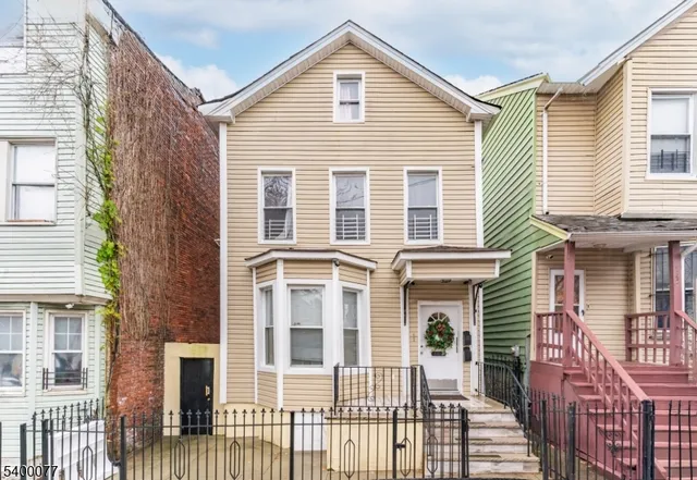 $599,000 | 140 4th Avenue, Newark, NJ 07104