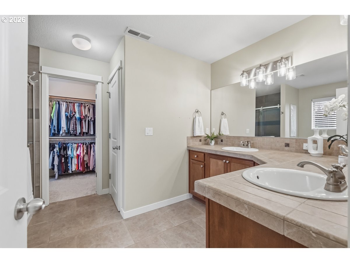 9471 Southwest 164th Avenue Beaverton, OR 97007 - Photo 15 of 26 Bathroom, Attached