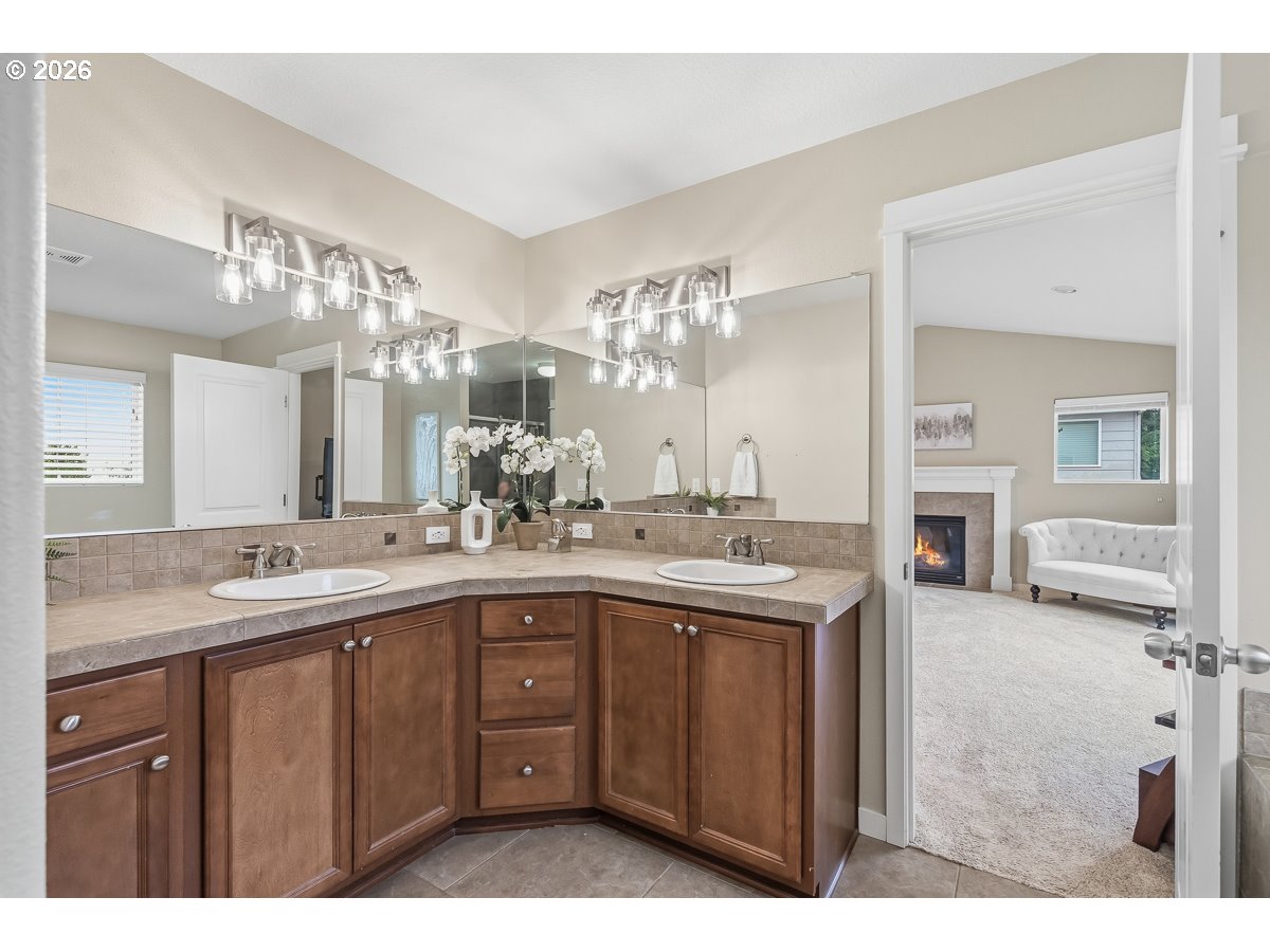 9471 Southwest 164th Avenue Beaverton, OR 97007 - Photo 16 of 26 Bathroom
