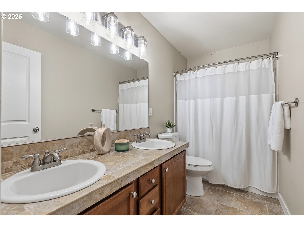 9471 Southwest 164th Avenue Beaverton, OR 97007 - Photo 19 of 26 Bathroom